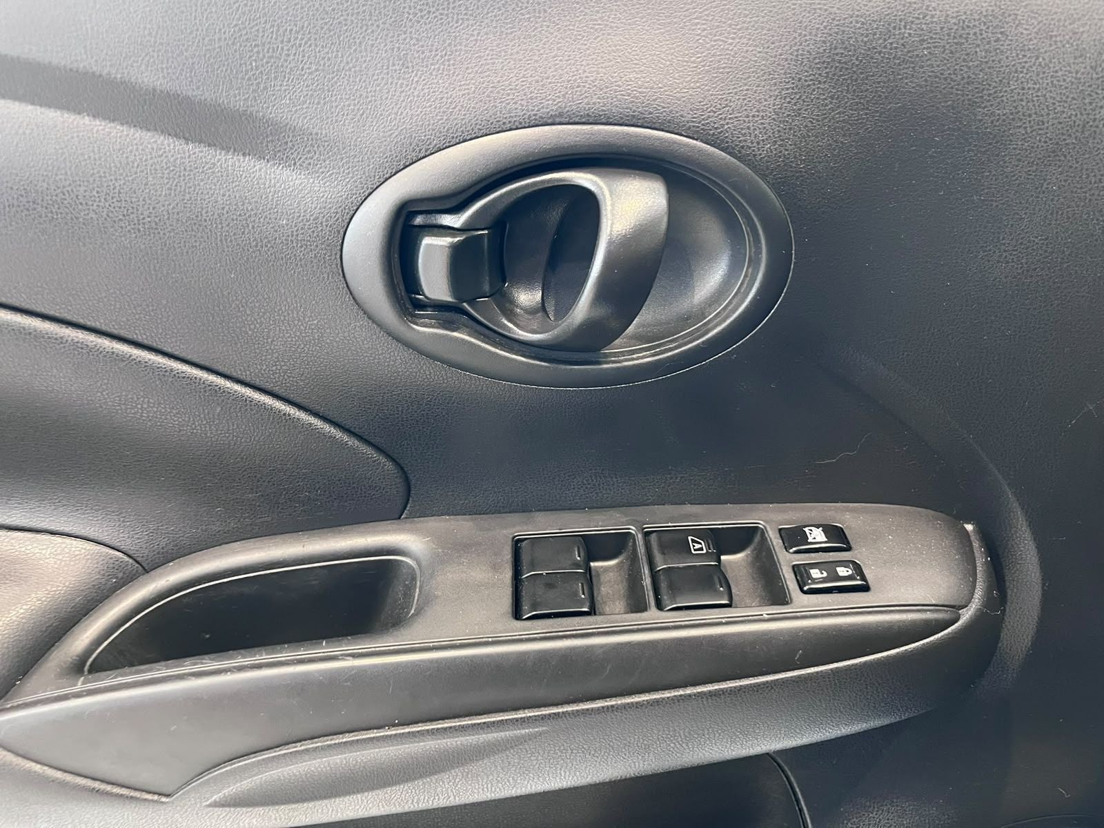2025 Nissan V-Drive 1.6 A/C Mt