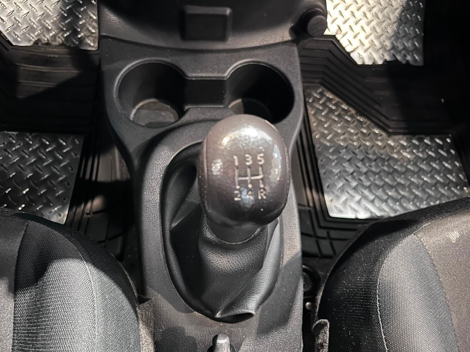 2023 Nissan V-Drive 1.6 A/C Mt