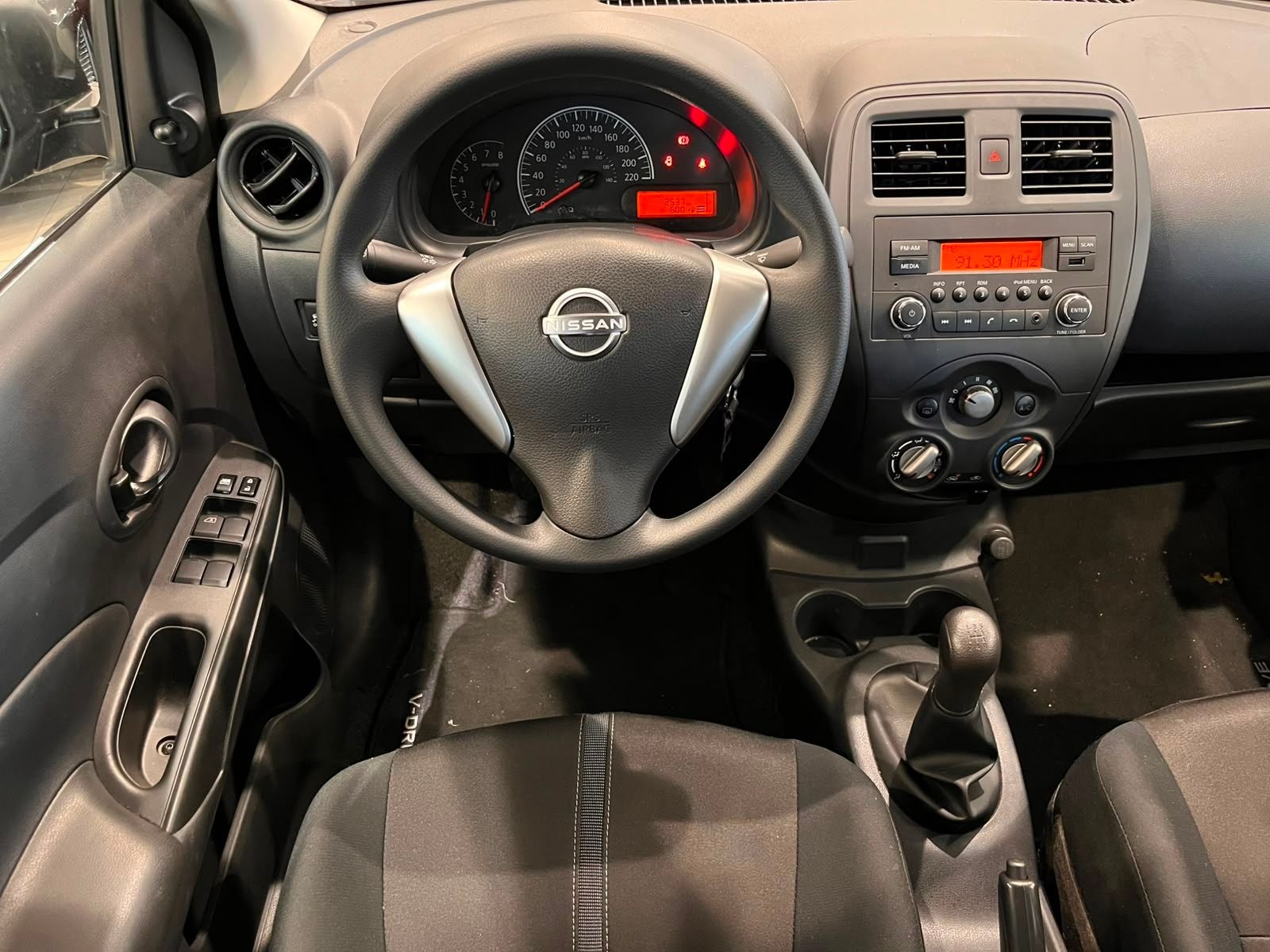 2025 Nissan V-Drive 1.6 A/C Mt