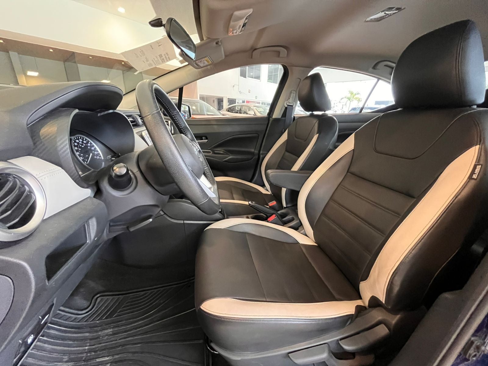 2022 Nissan Versa 1.6 Platinum Piel At