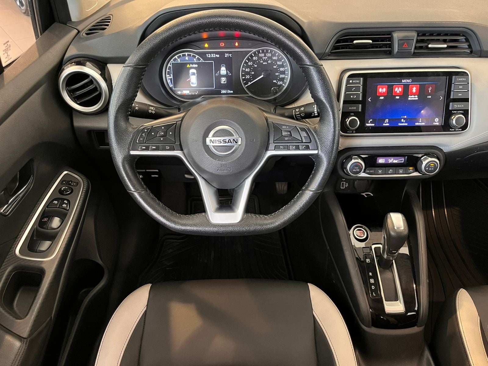2022 Nissan Versa 1.6 Platinum Piel At
