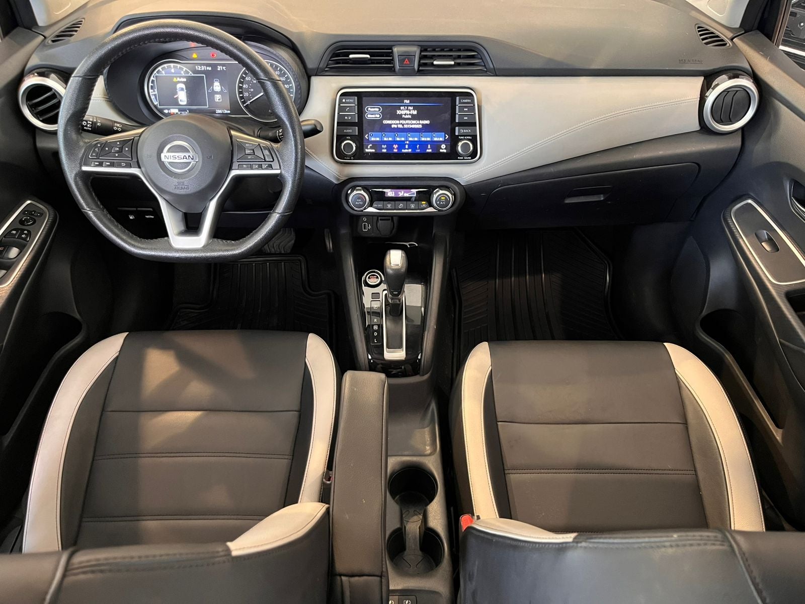 2022 Nissan Versa 1.6 Platinum Piel At
