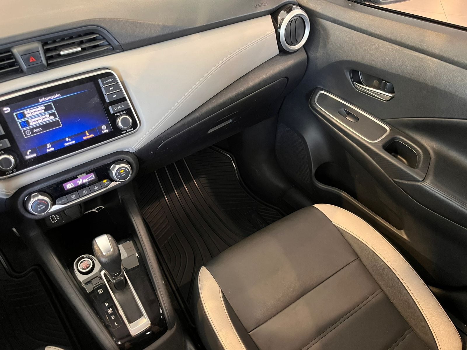 2022 Nissan Versa 1.6 Platinum Piel At