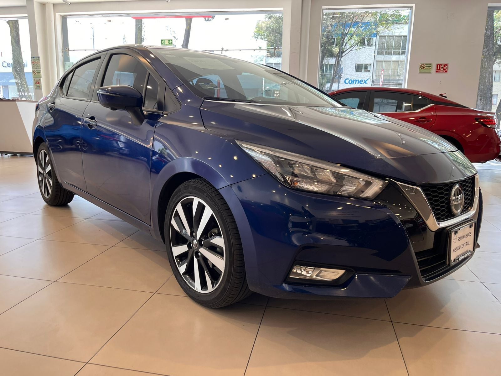 2022 Nissan Versa 1.6 Platinum Piel At