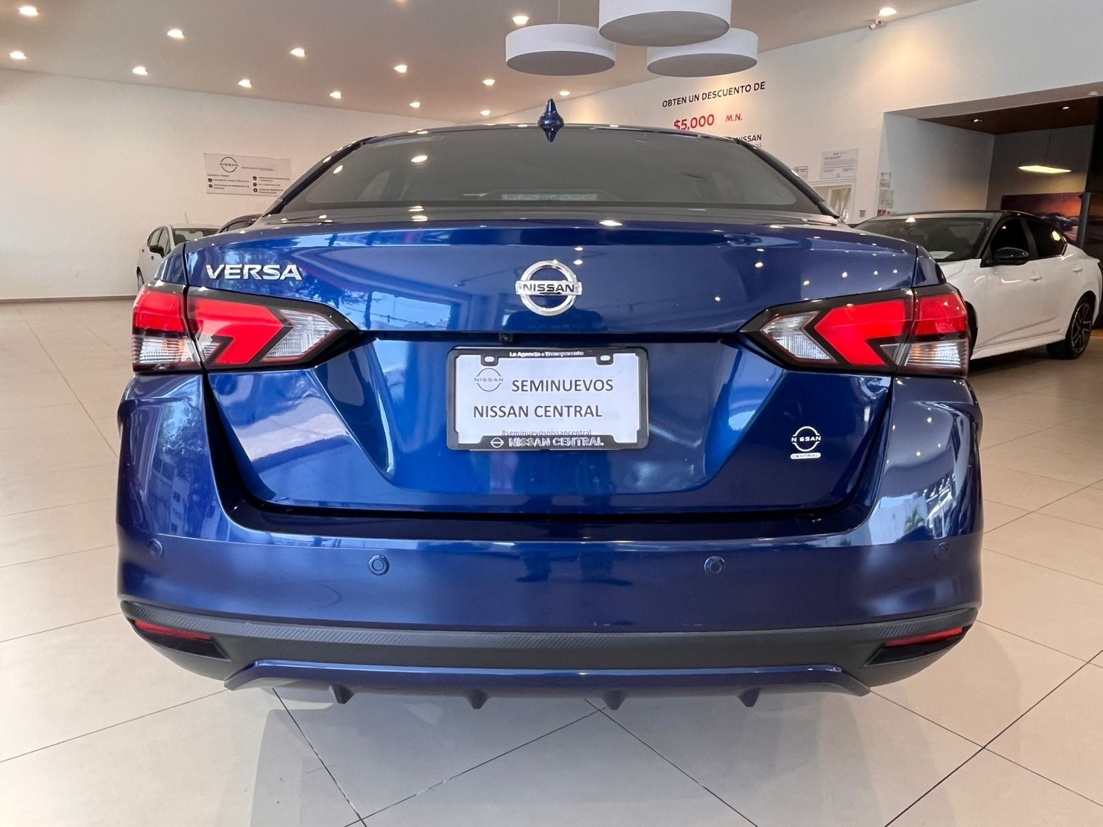 2022 Nissan Versa 1.6 Platinum Piel At