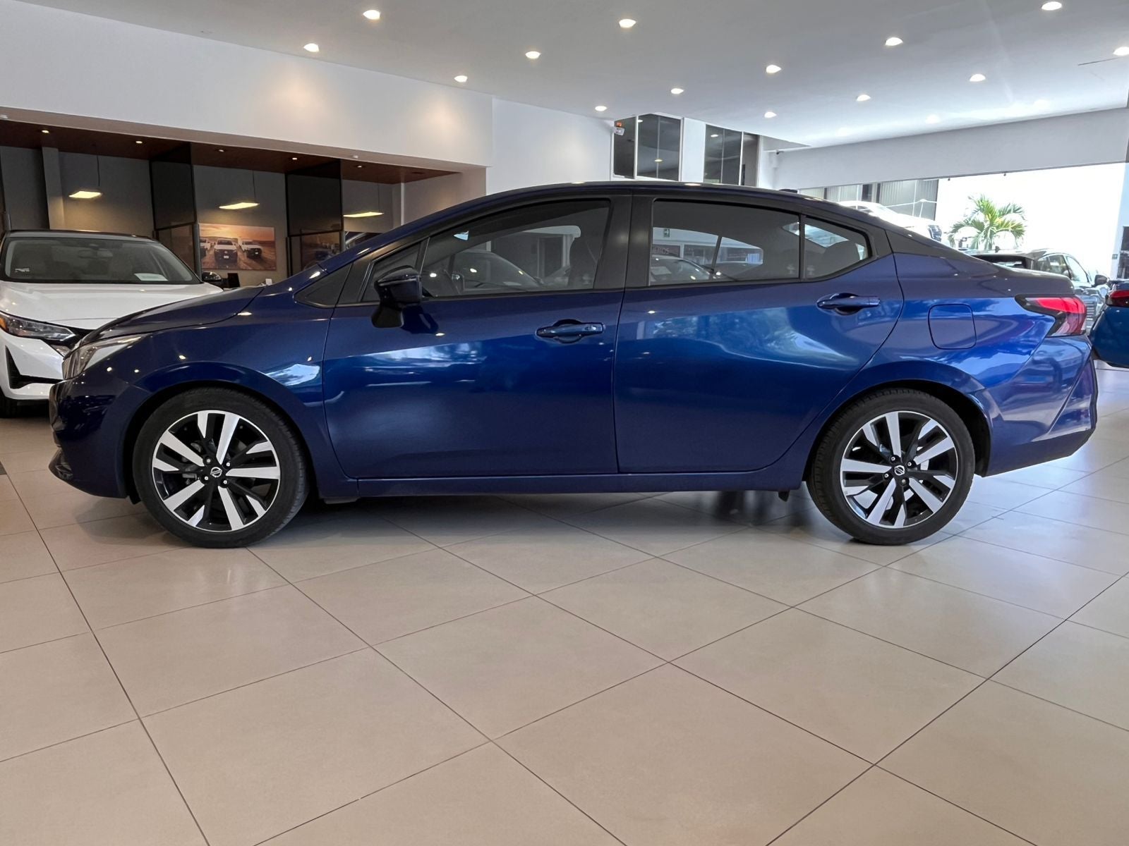 2022 Nissan Versa 1.6 Platinum Piel At