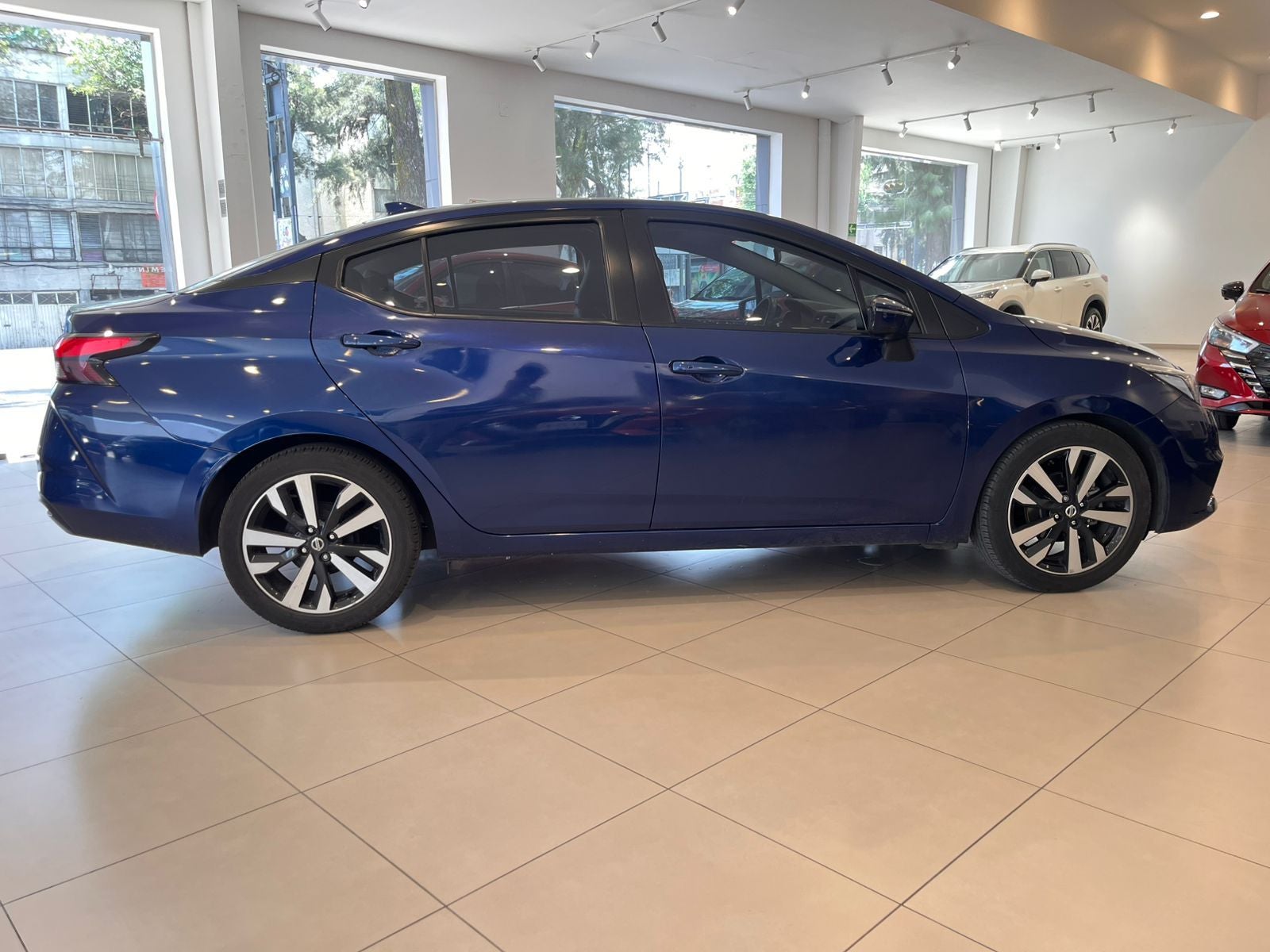 2022 Nissan Versa 1.6 Platinum Piel At