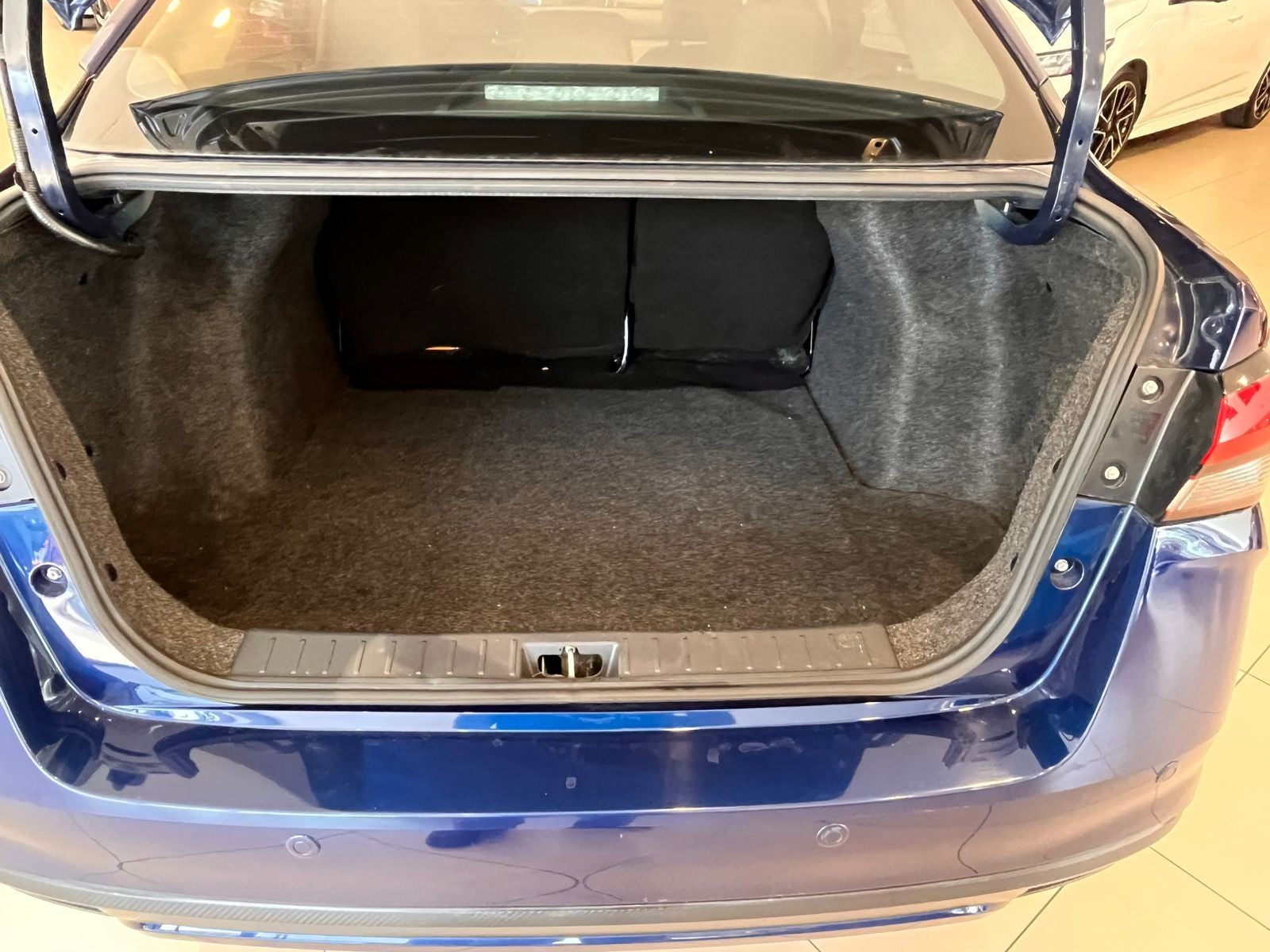 2022 Nissan Versa 1.6 Platinum Piel At
