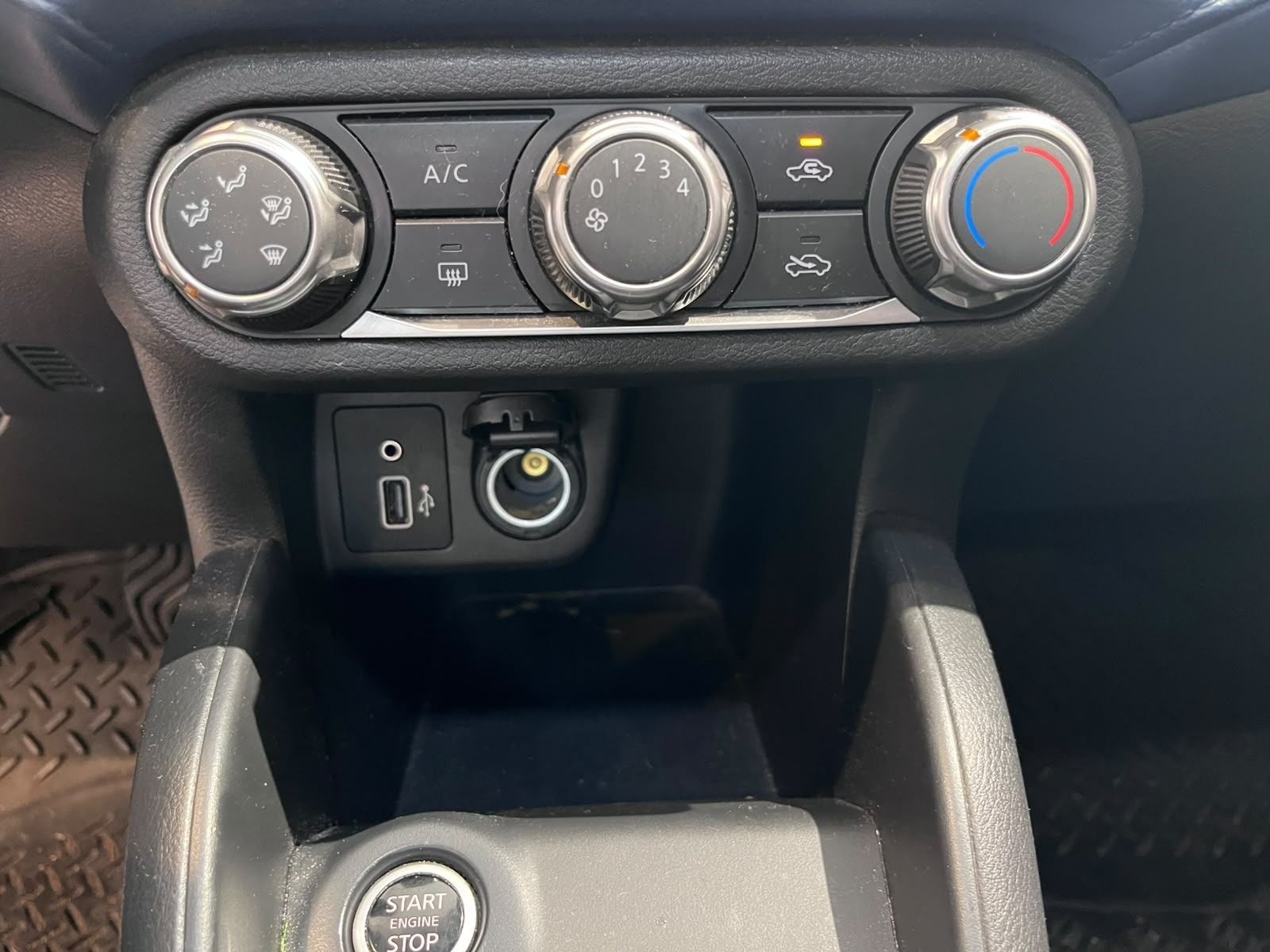 2025 Nissan Versa 1.6 Advance Mt