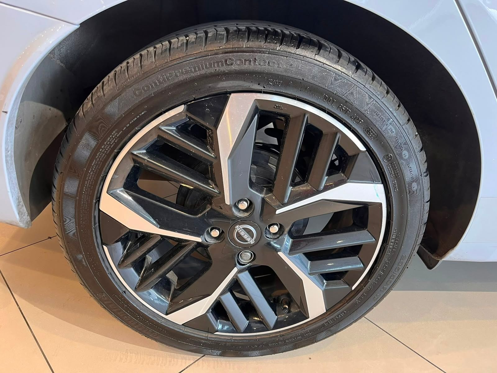 2023 Nissan Versa 1.6 Sr At