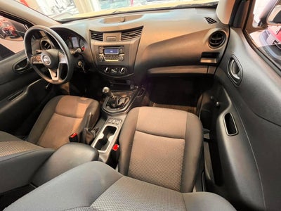 2022 Nissan NP300 2.5 Dh Aa Paq. De Seguridad Mt