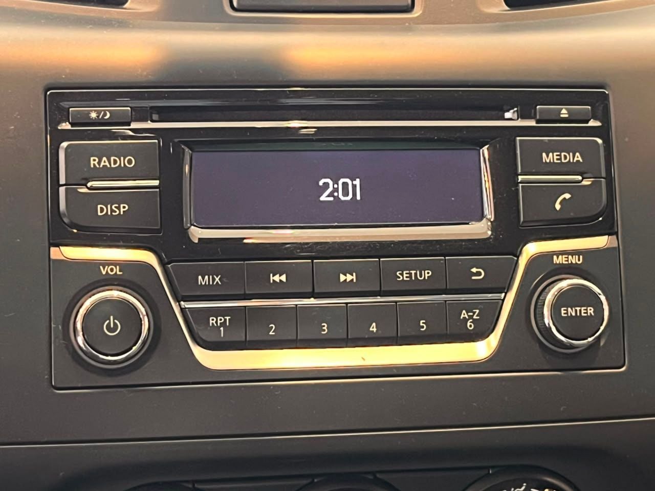 2022 Nissan NP300 2.5 Dh Aa Paq. De Seguridad Mt