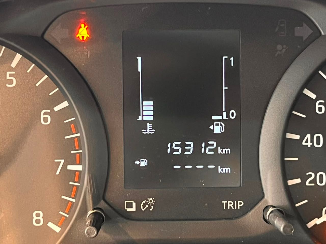 2022 Nissan NP300 2.5 Dh Aa Paq. De Seguridad Mt