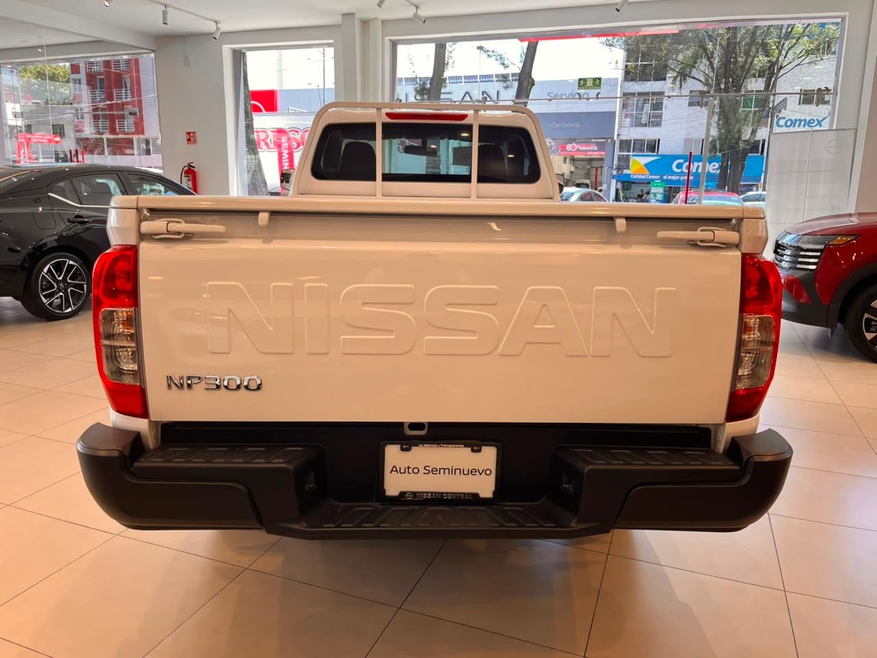 2022 Nissan NP300 2.5 Dh Aa Paq. De Seguridad Mt