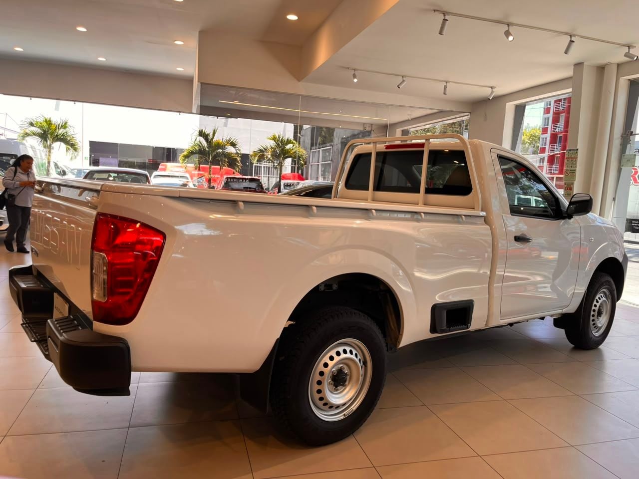 2022 Nissan NP300 2.5 Dh Aa Paq. De Seguridad Mt