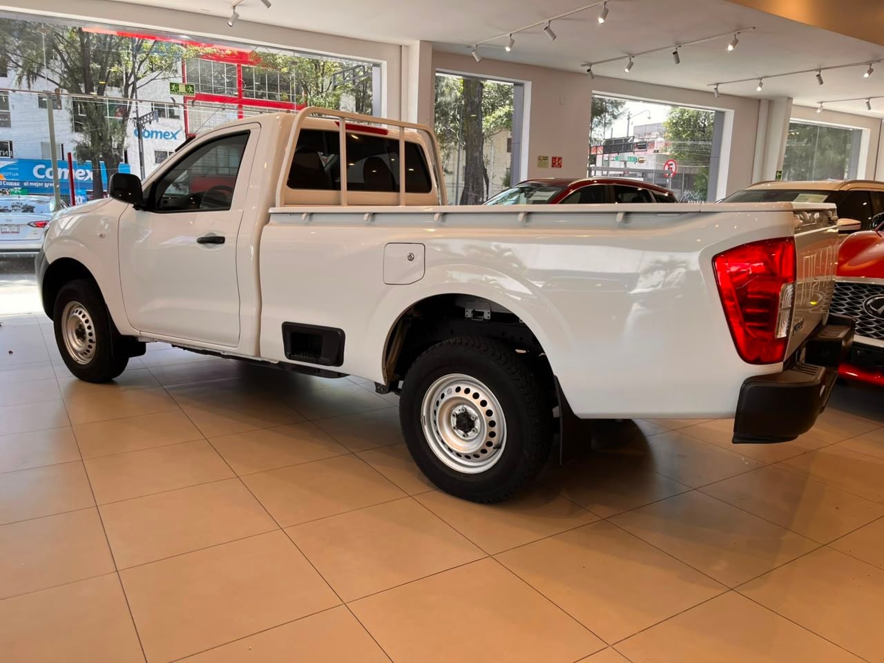 2022 Nissan NP300 2.5 Dh Aa Paq. De Seguridad Mt