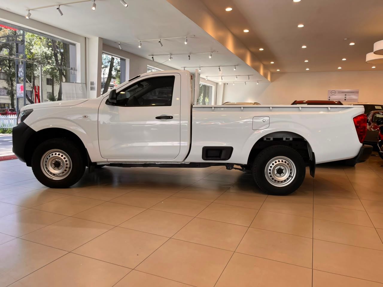 2022 Nissan NP300 2.5 Dh Aa Paq. De Seguridad Mt