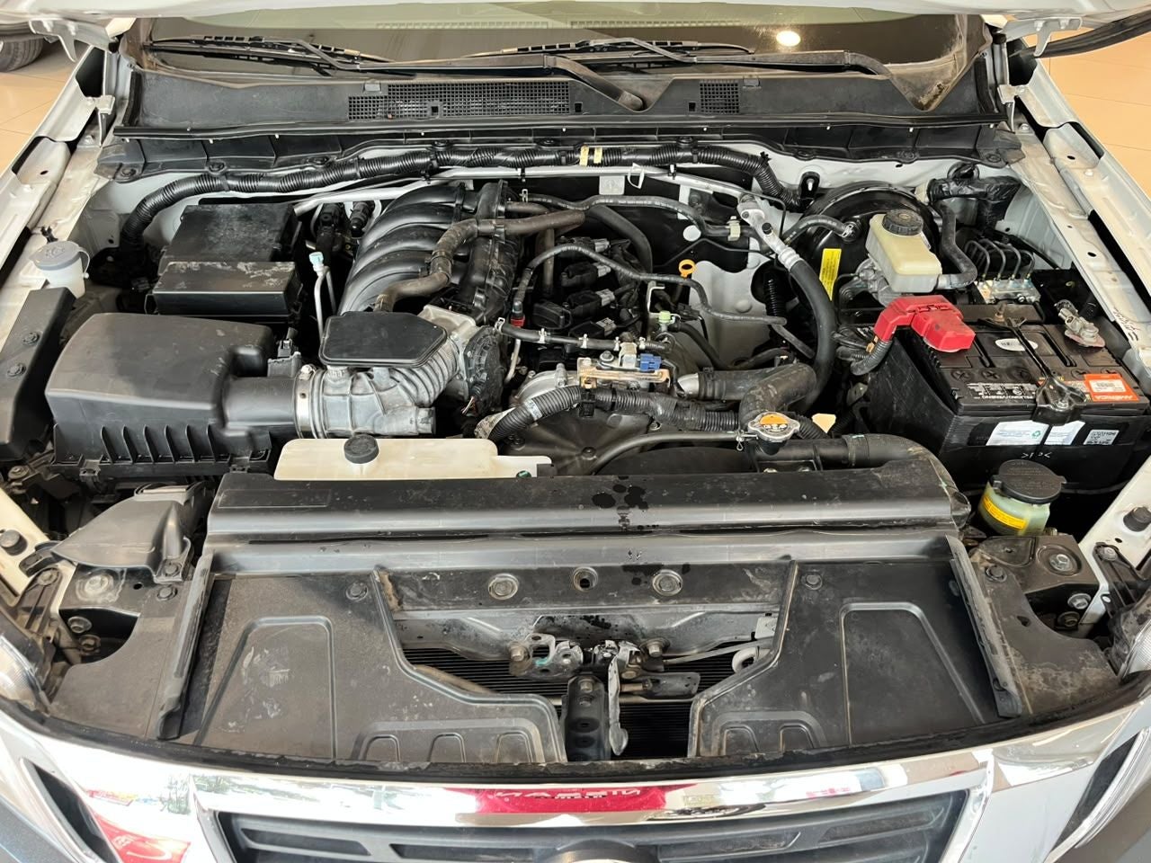 2017 Nissan NP300 2.4 Doble Cabina Se Aa Pack Seg Mt