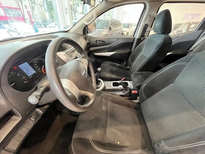 2017 Nissan NP300 2.4 Doble Cabina Se Aa Pack Seg Mt