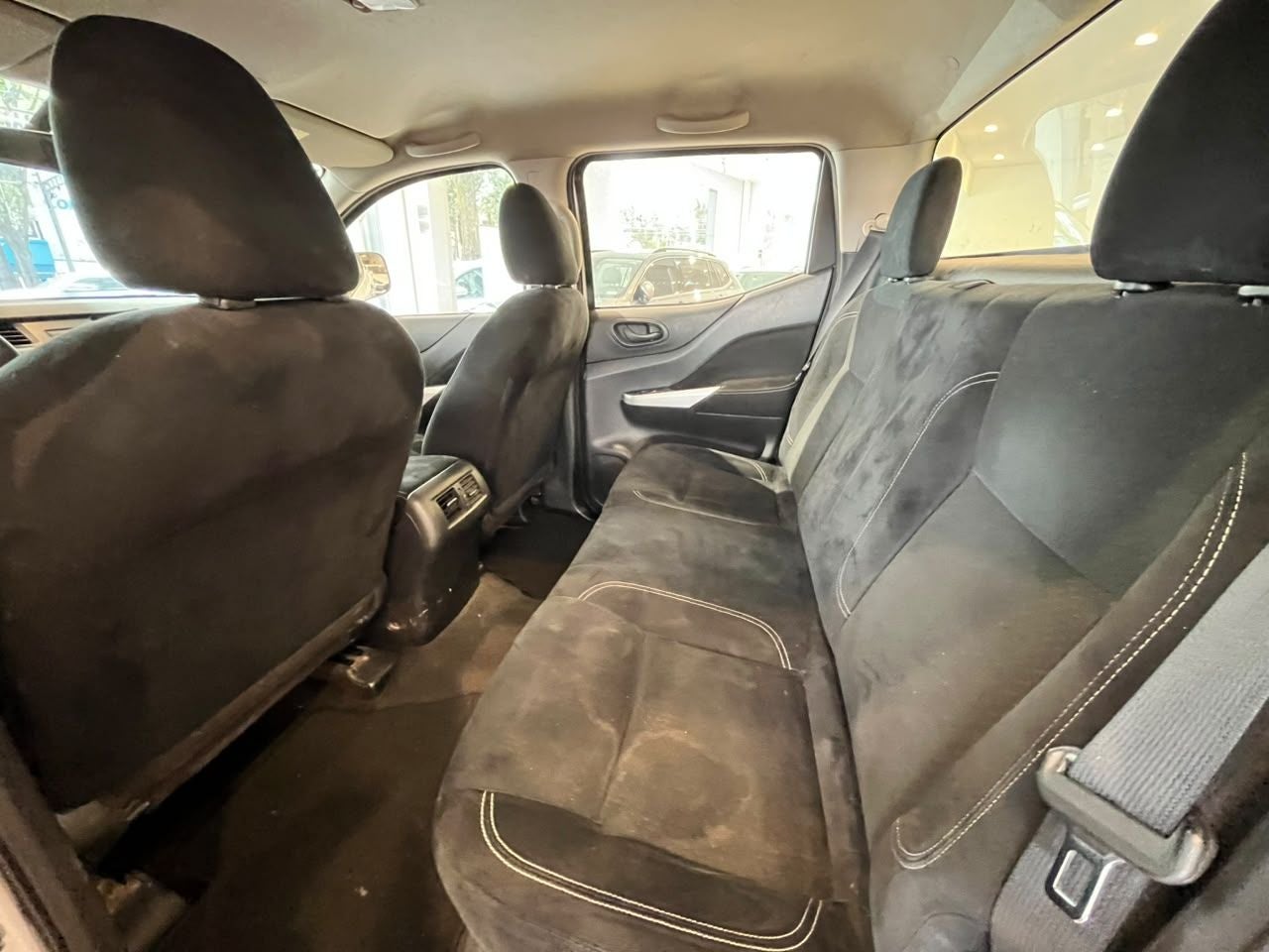 2017 Nissan NP300 2.4 Doble Cabina Se Aa Pack Seg Mt