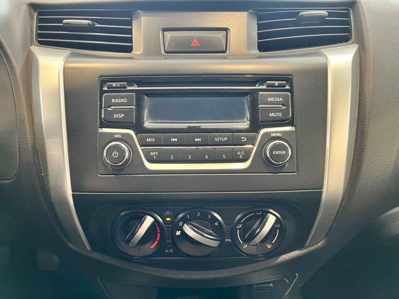 2017 Nissan NP300 2.4 Doble Cabina Se Aa Pack Seg Mt