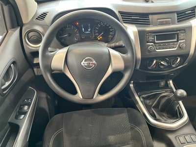 2017 Nissan NP300 2.4 Doble Cabina Se Aa Pack Seg Mt