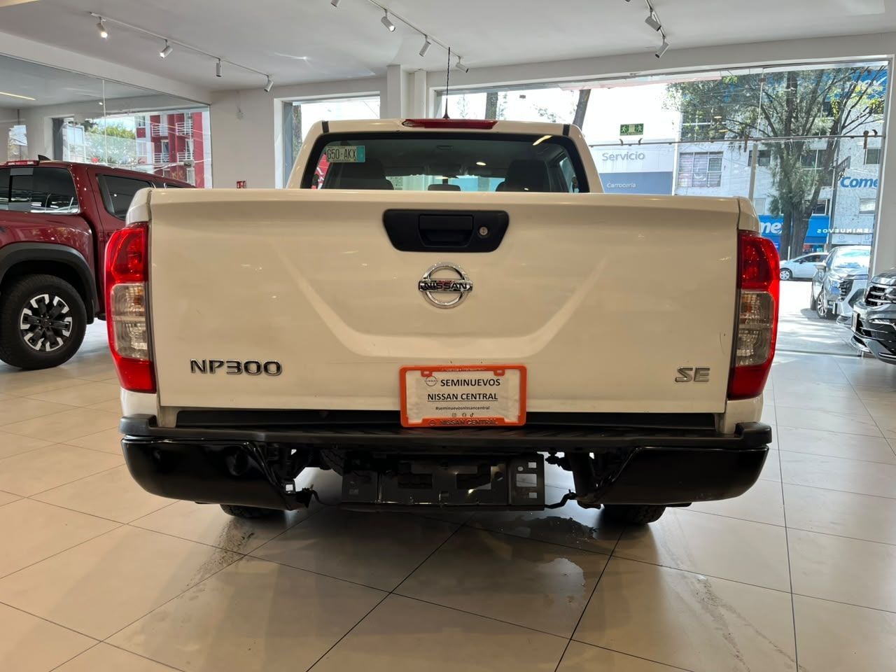 2017 Nissan NP300 2.4 Doble Cabina Se Aa Pack Seg Mt