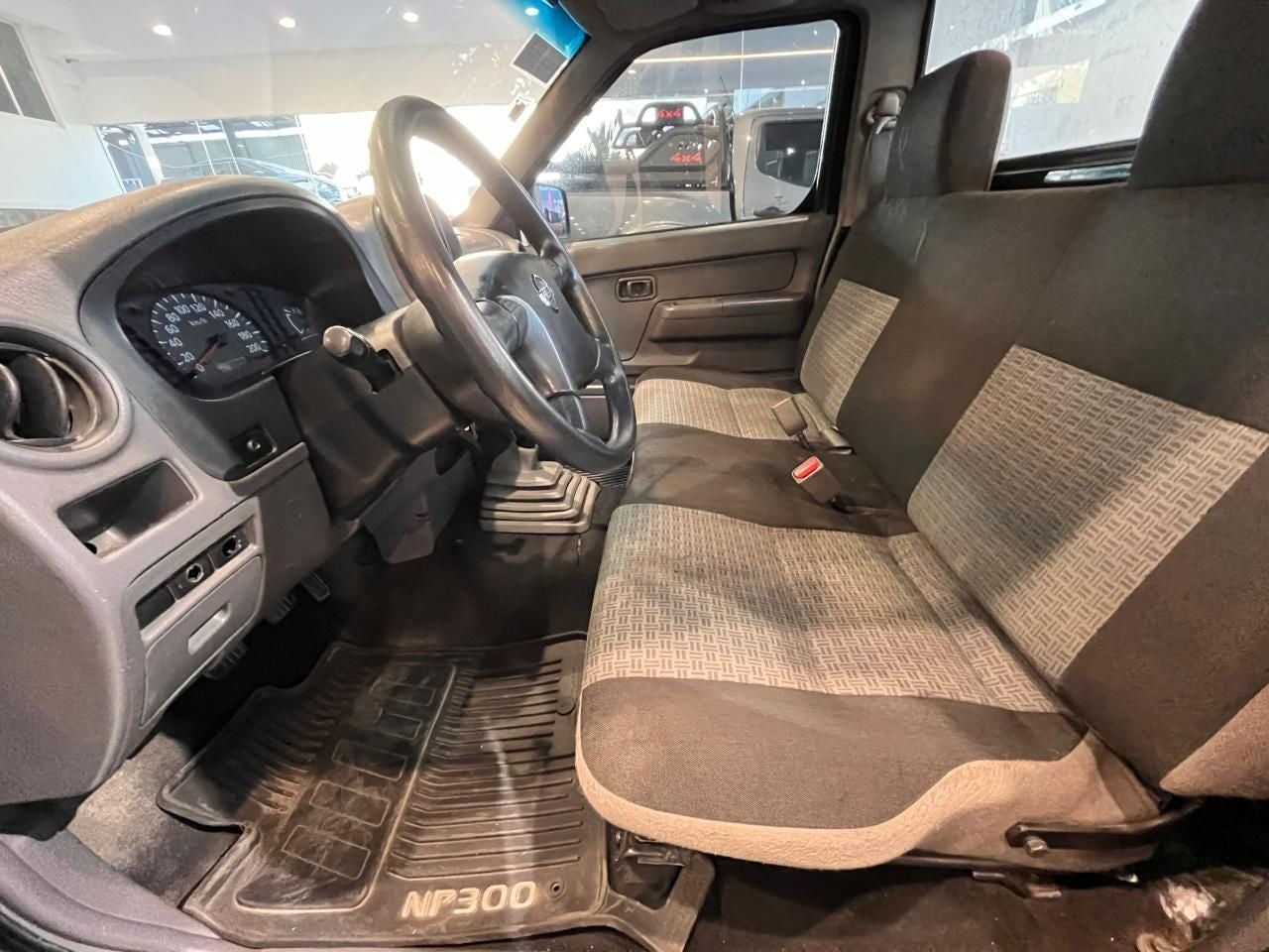 2013 Nissan NP300 2.4 Pick-up Dh Mt