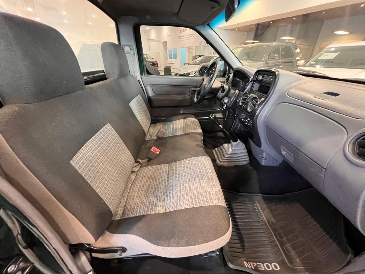 2013 Nissan NP300 2.4 Pick-up Dh Mt