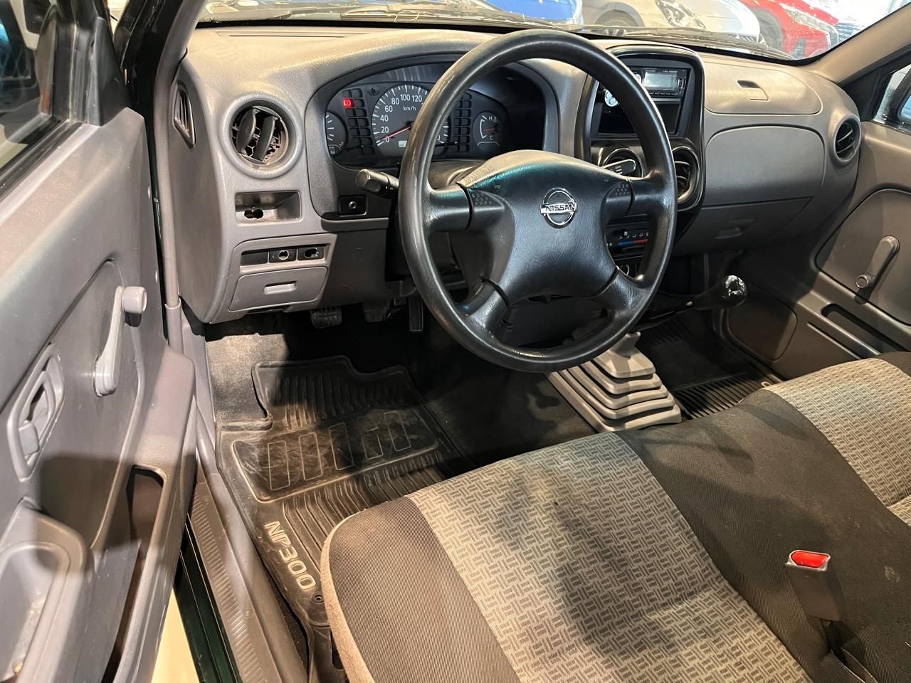 2013 Nissan NP300 2.4 Pick-up Dh Mt