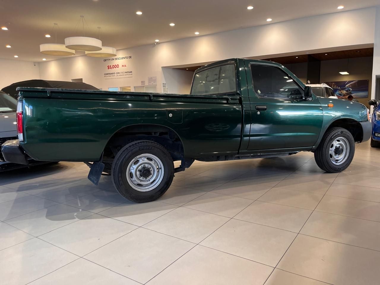 2013 Nissan NP300 2.4 Pick-up Dh Mt