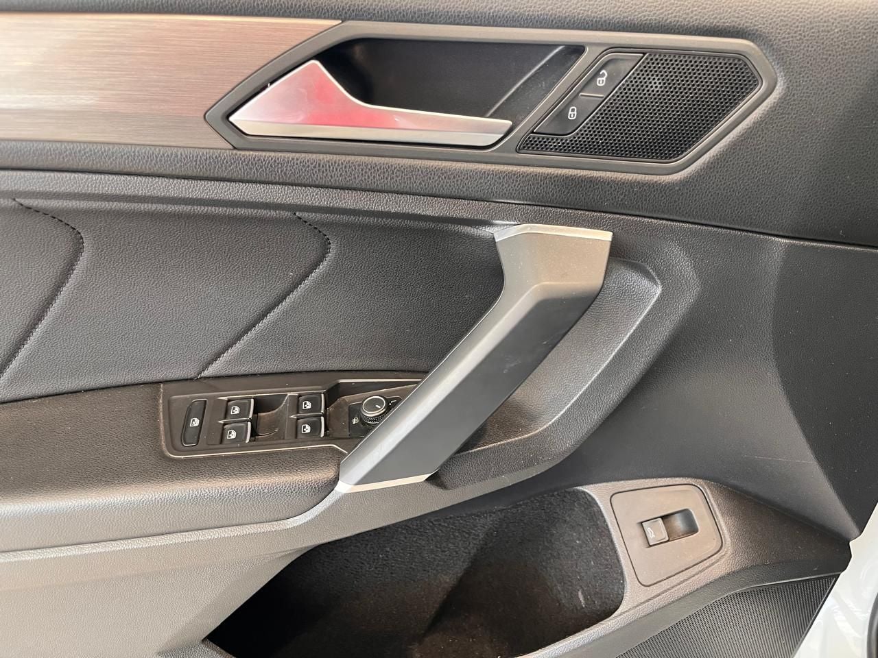 2020 Volkswagen Tiguan 1.4 Comfortline 7p At piel