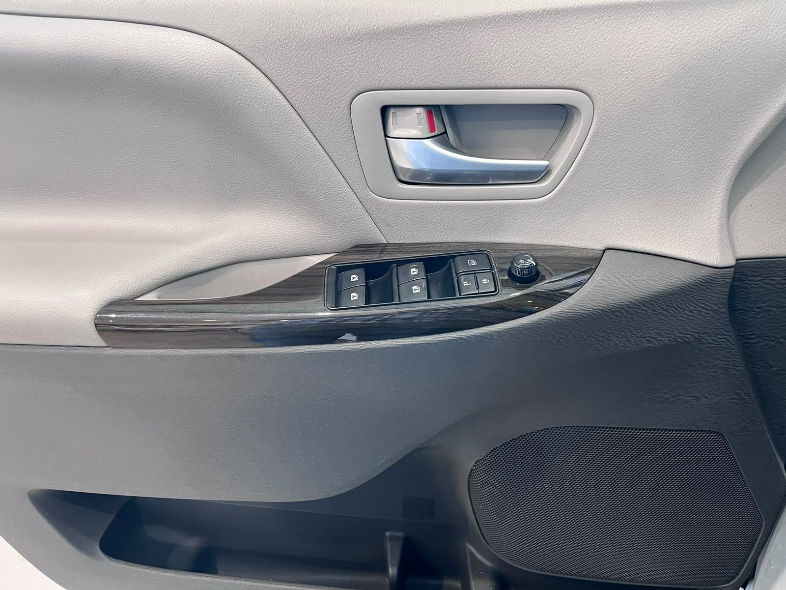 2017 Toyota Sienna 3.5 Xle Piel At