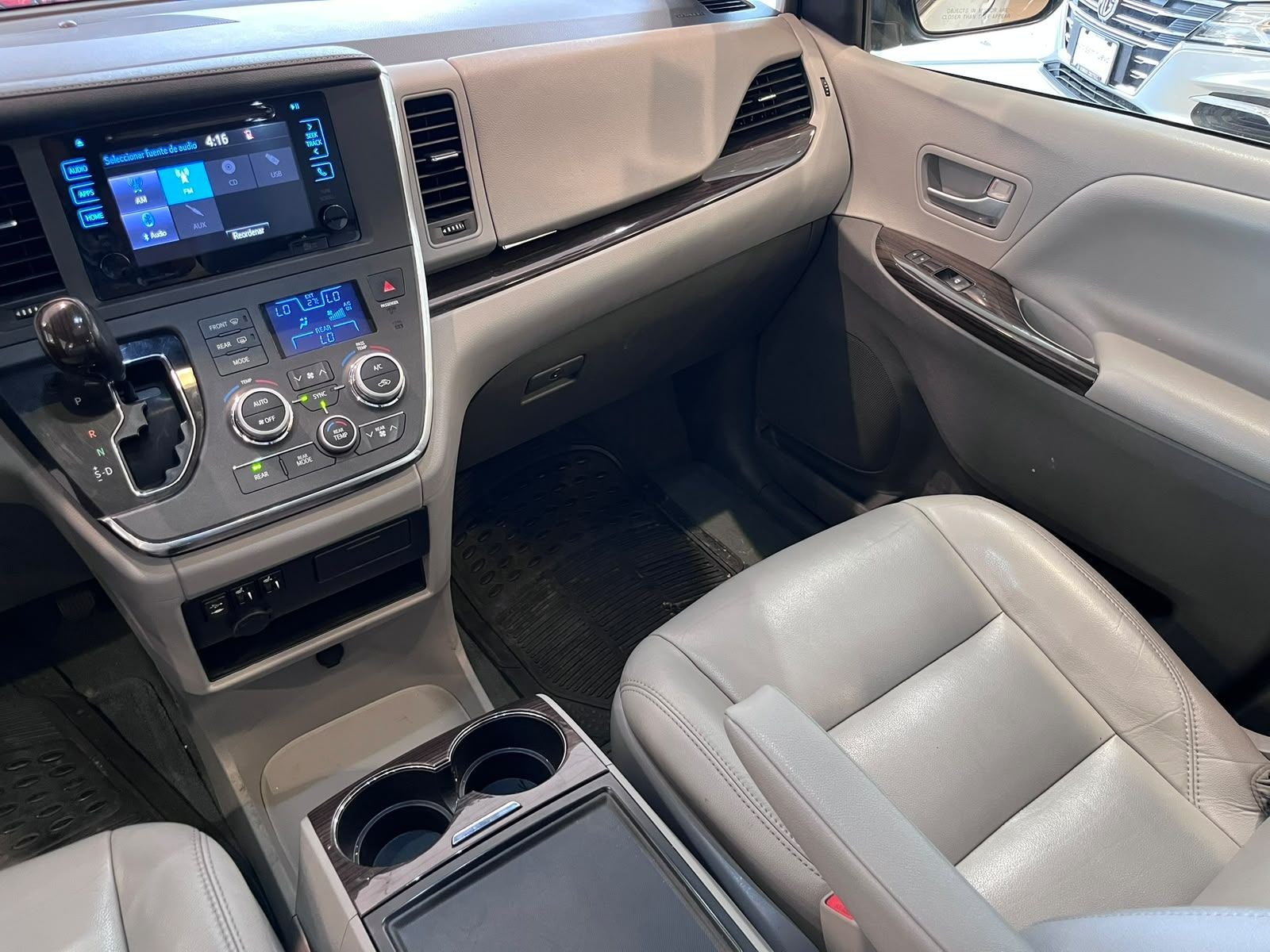 2017 Toyota Sienna 3.5 Xle Piel At