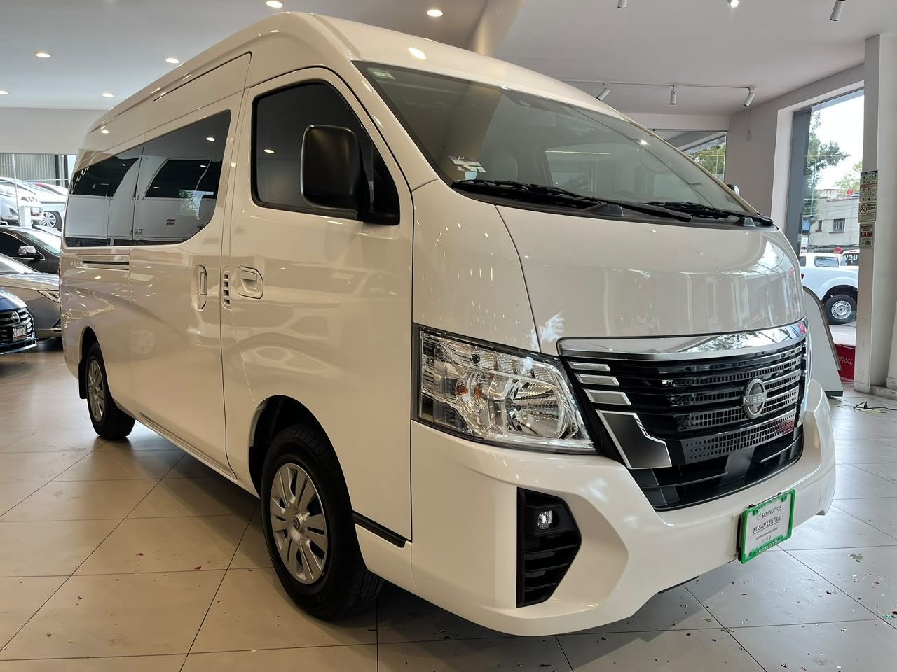 2025 Nissan Urvan 2.5 14 Pasajeros Amplia AA Mt
