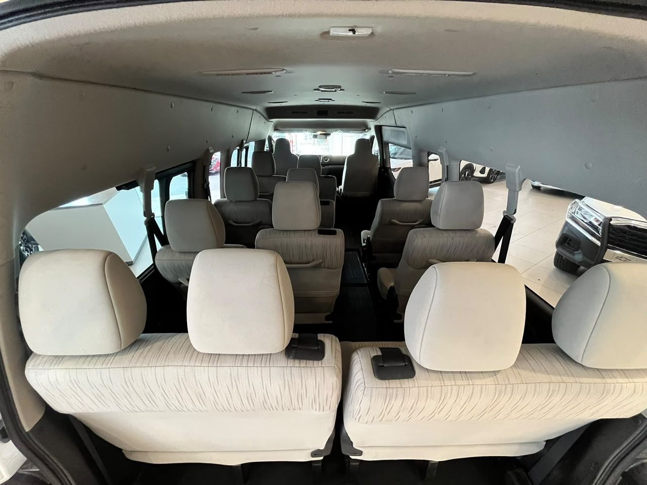 2025 Nissan Urvan 2.5 14 Pasajeros Amplia AA Mt