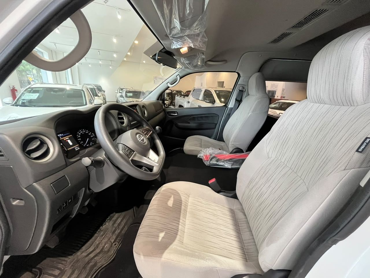 2025 Nissan Urvan 2.5 14 Pasajeros Amplia AA Mt