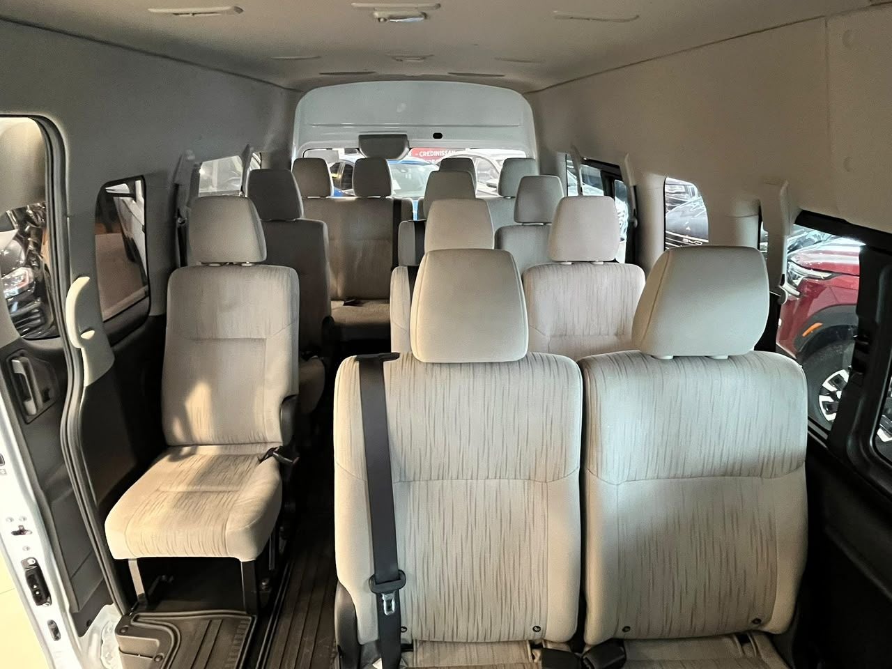 2025 Nissan Urvan 2.5 14 Pasajeros Amplia AA Mt