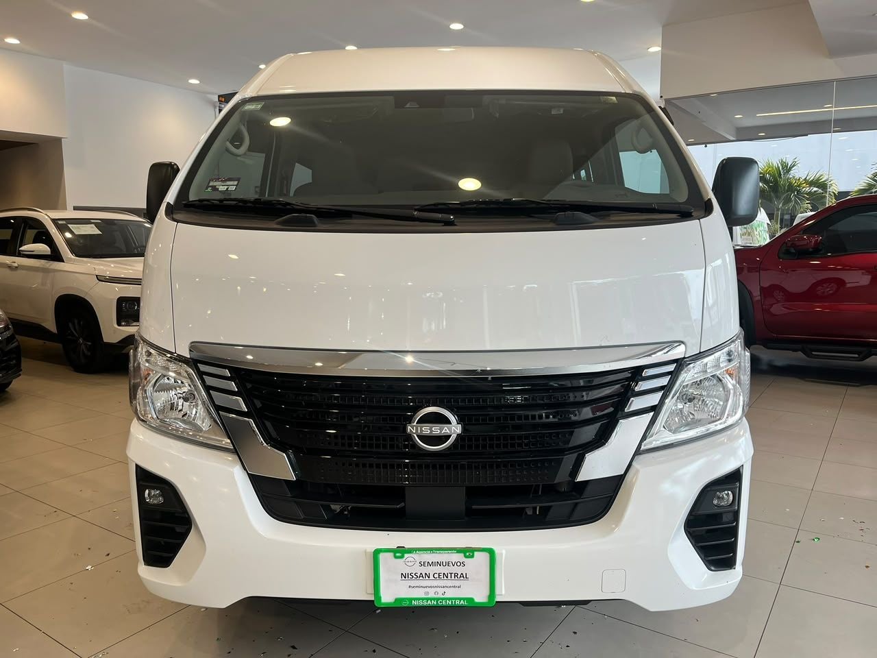 2025 Nissan Urvan 2.5 14 Pasajeros Amplia AA Mt