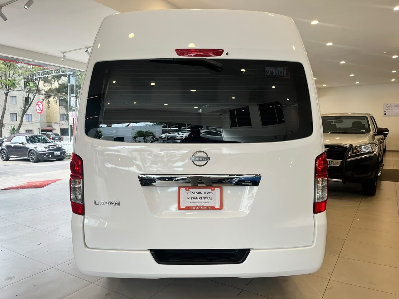 2025 Nissan Urvan 2.5 14 Pasajeros Amplia AA Mt