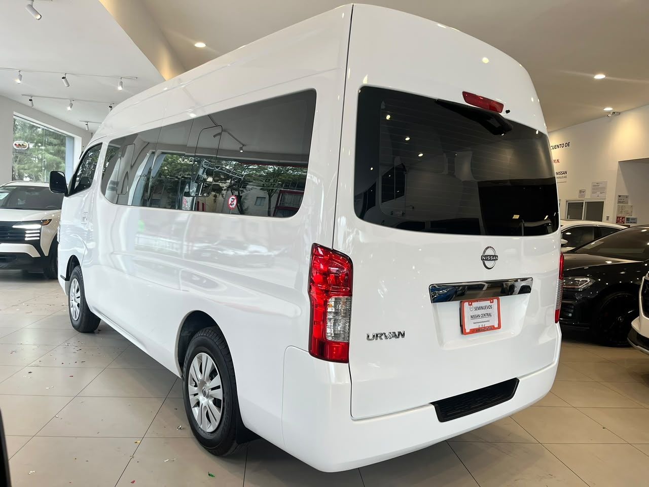 2025 Nissan Urvan 2.5 14 Pasajeros Amplia AA Mt