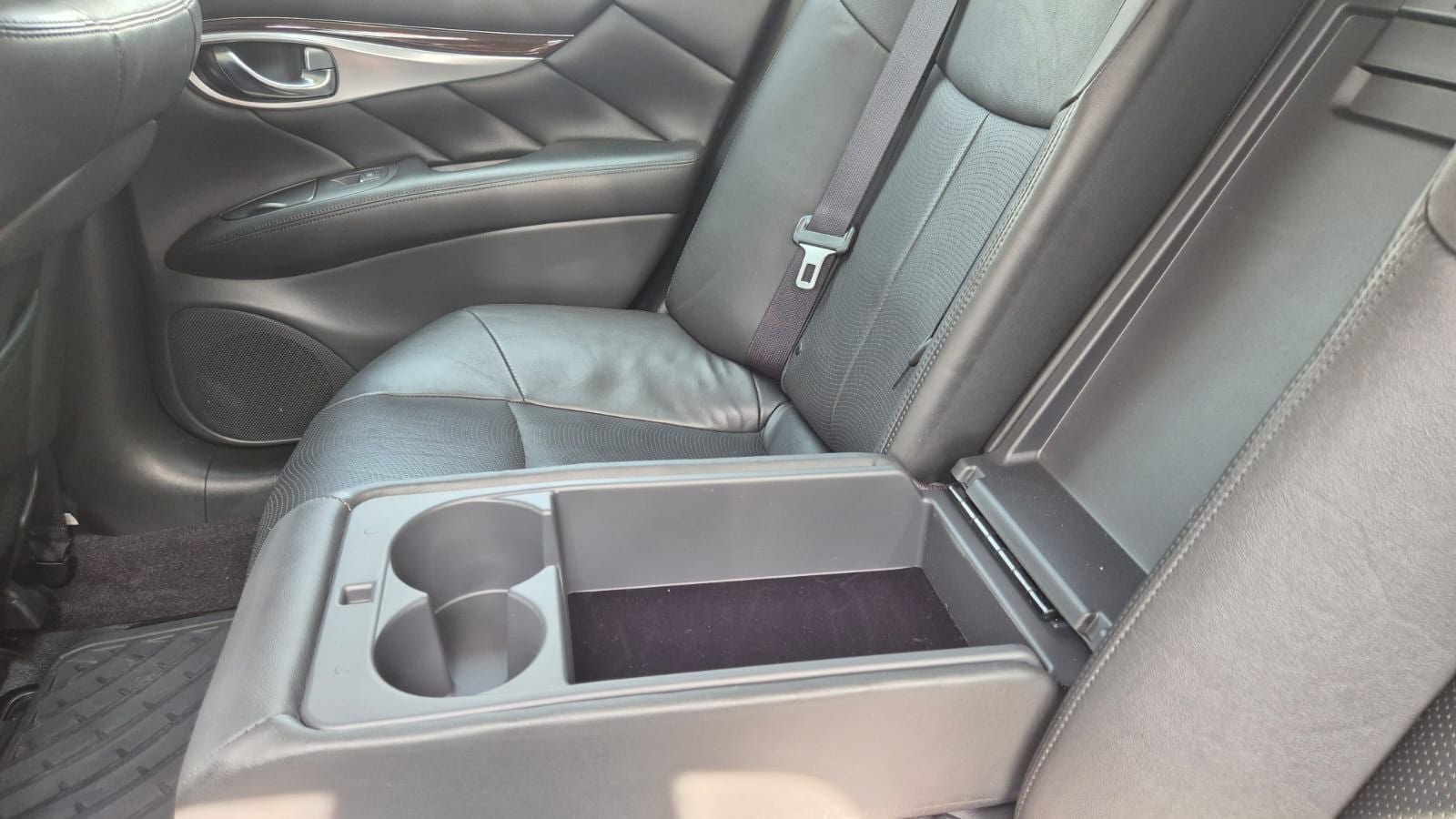 2017 INFINITI Q70 3.7 V6 Seduction At