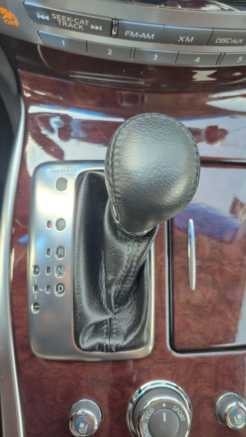 2017 INFINITI Q70 3.7 V6 Seduction At