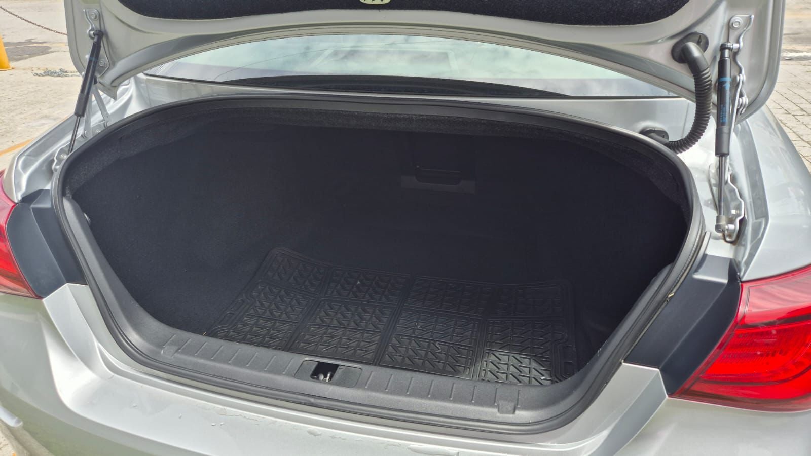 2017 INFINITI Q70 3.7 V6 Seduction At