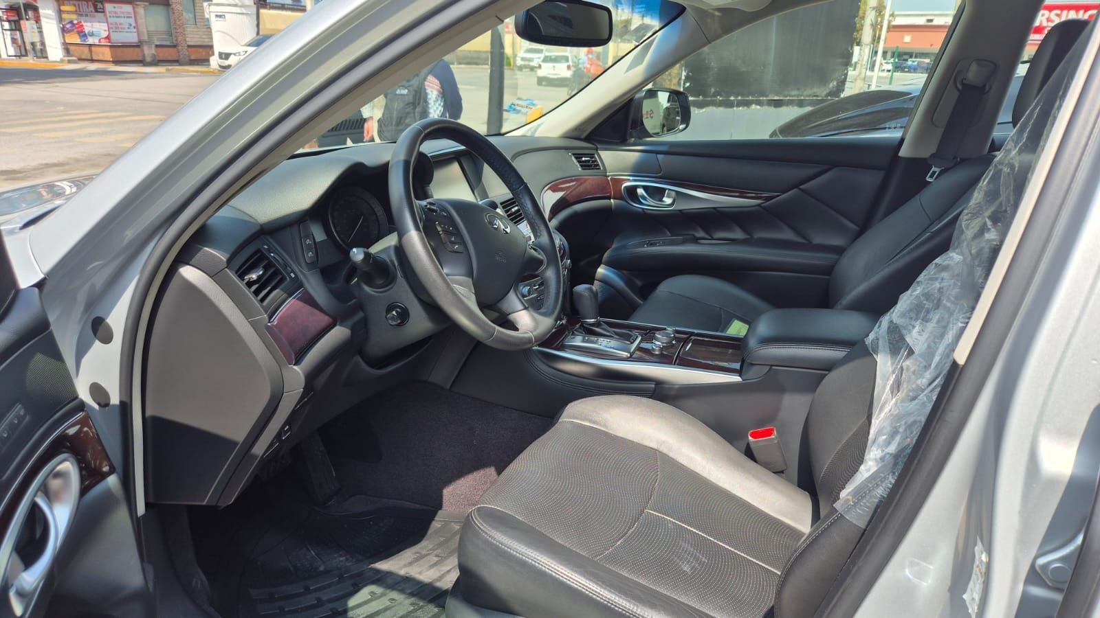 2017 INFINITI Q70 3.7 V6 Seduction At