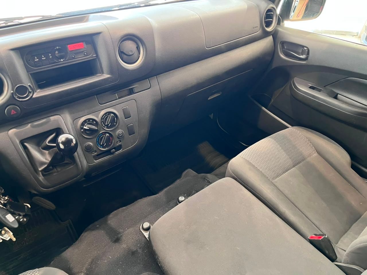 2024 Nissan Urvan 2.5 Panel Amplia AA Mt