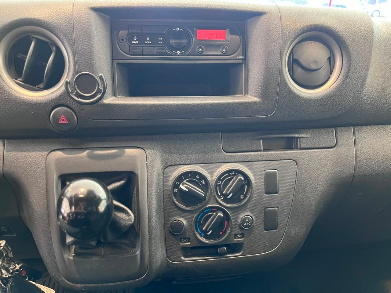 2024 Nissan Urvan 2.5 Panel Amplia AA Mt