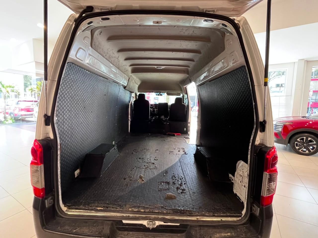 2024 Nissan Urvan 2.5 Panel Amplia AA Mt