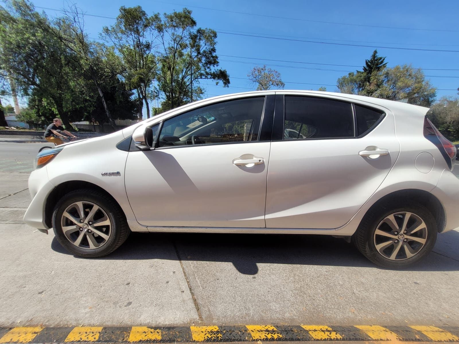 2021 Toyota Prius 1.8 Base Hibrido Cvt